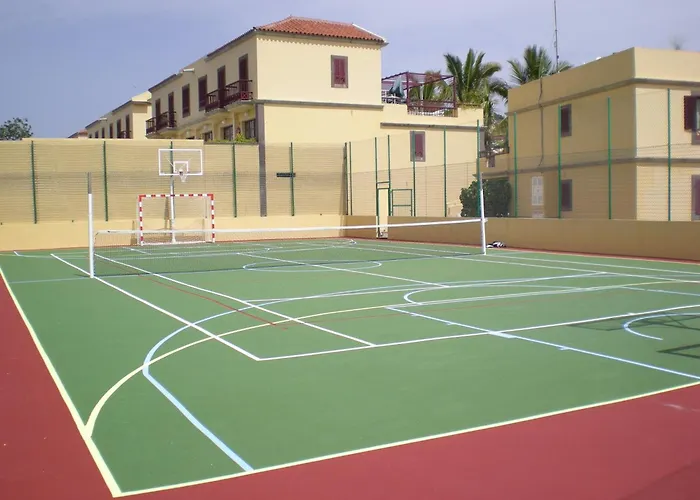 Oasis Club Apartmanhotel 2*