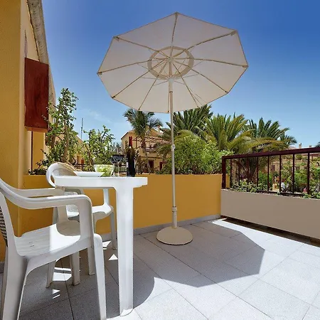 Oasis Club Apartahotel 2*